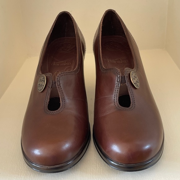 DANSKO BNWT Brown Leather Pumps with 2.5” Heel - Picture 2 of 7